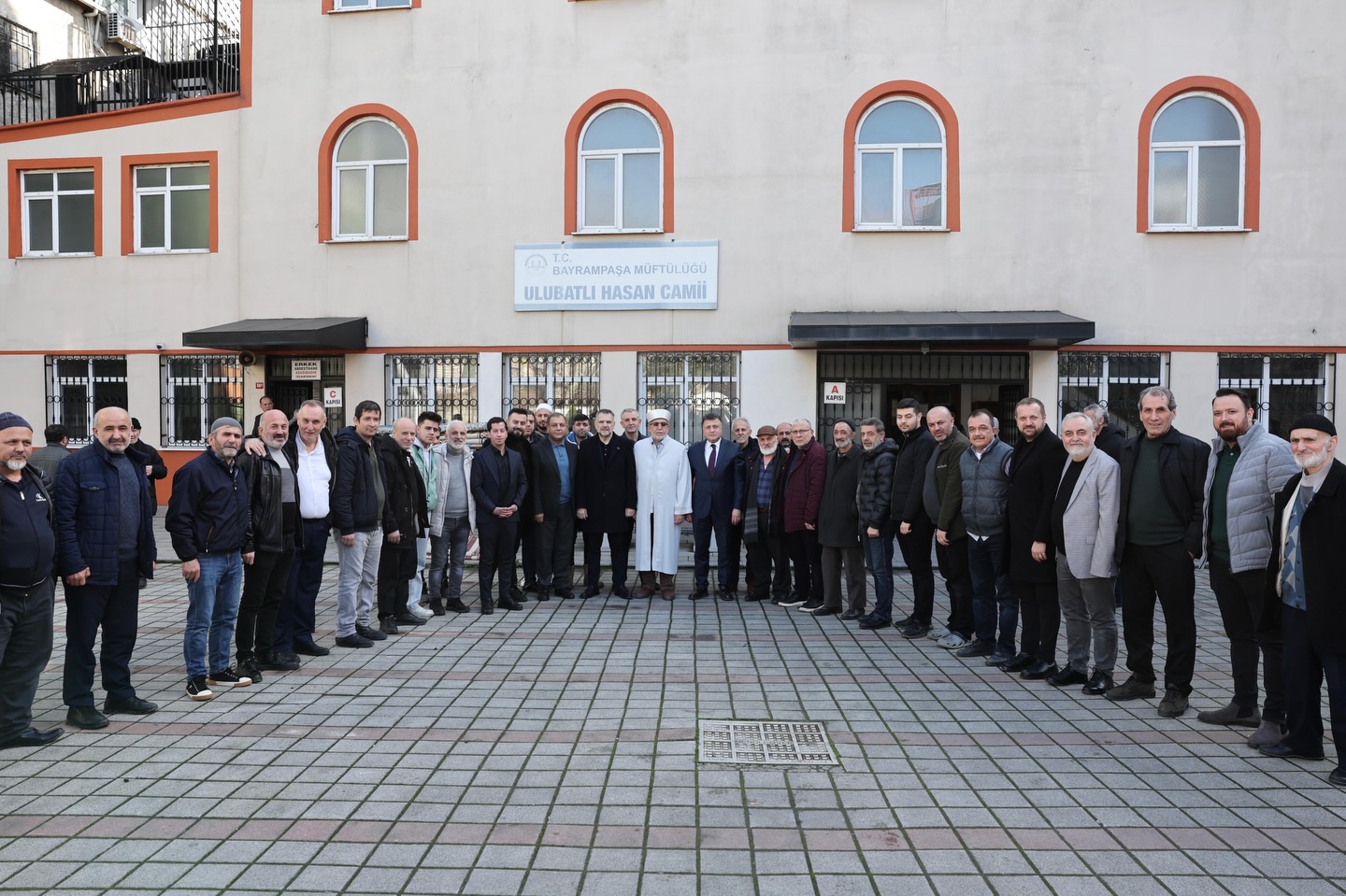 Ulubatlı Hasan Camii’nde Cuma Buluşması