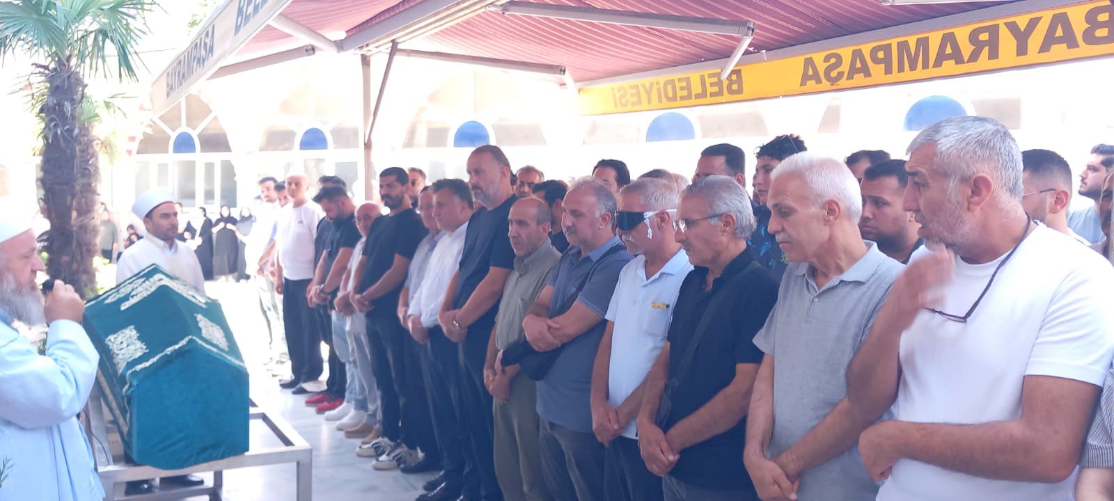 Kocatepe Mahallesi esnaflarından Cengiz İpek’in cenaze namazına katıldık.