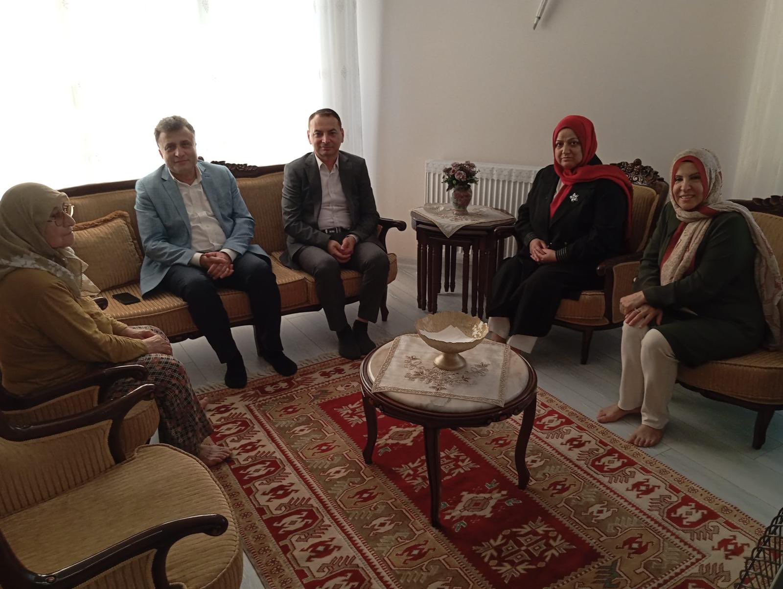 Aziz şehitlerimizin kıymetli ailelerini ziyaret ettik.