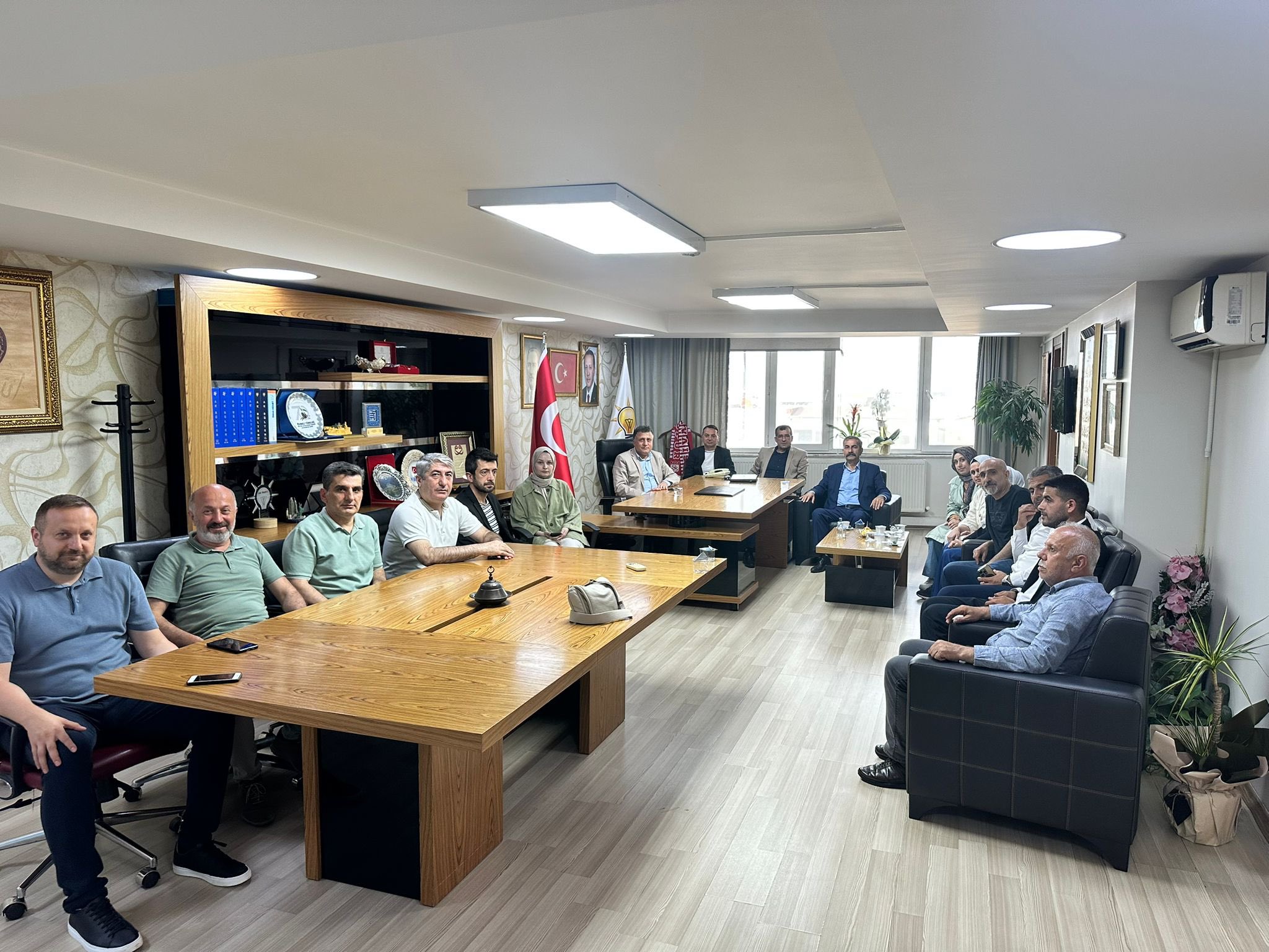Halkların Eşitlik ve Demokrasi Partisi İlçe Başkanlığımızı ziyaret etti.