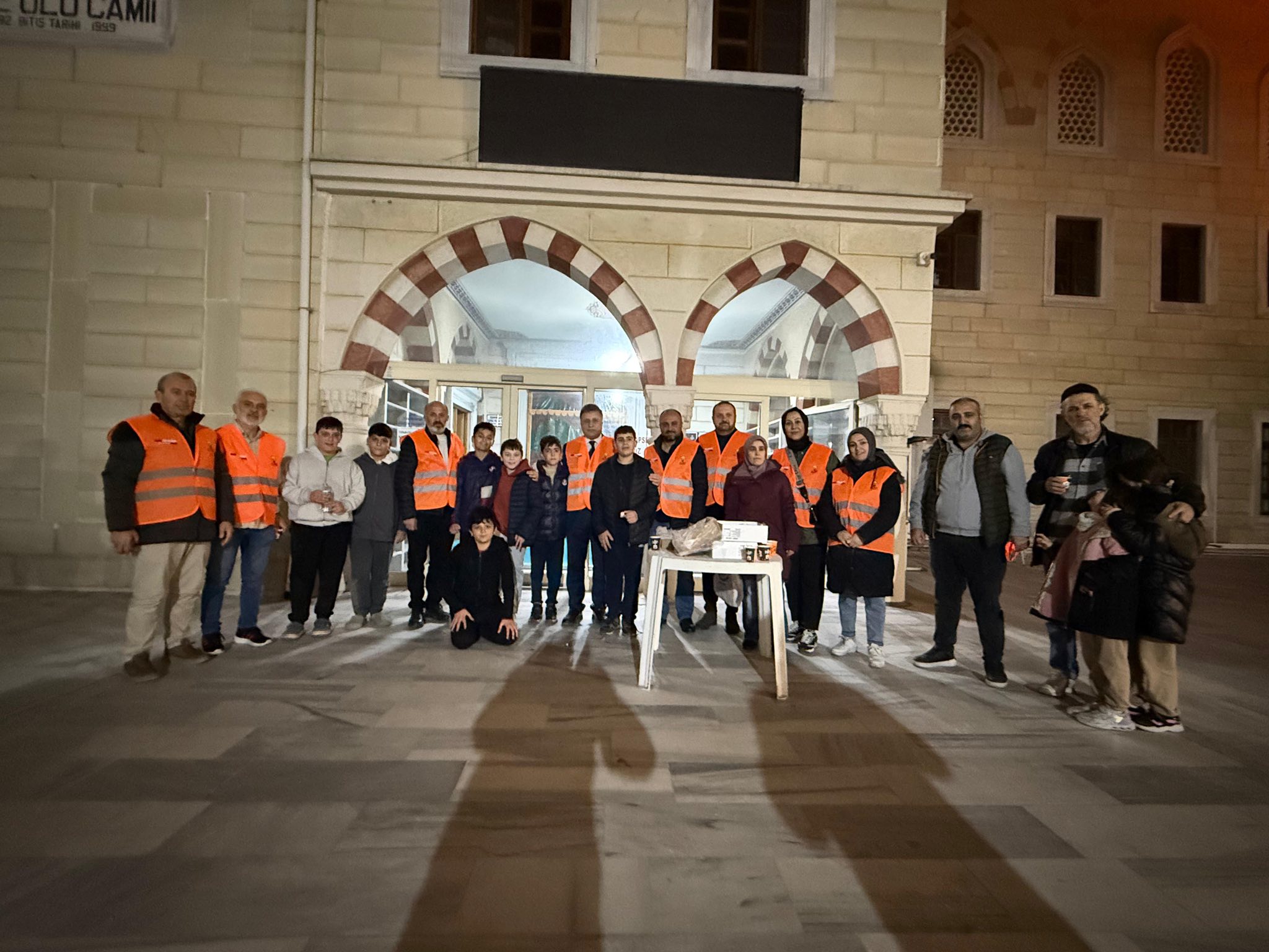Kocatepe Ulu Camii’nde Yan Yana Saf, Gönül Gönüle Muhabbet