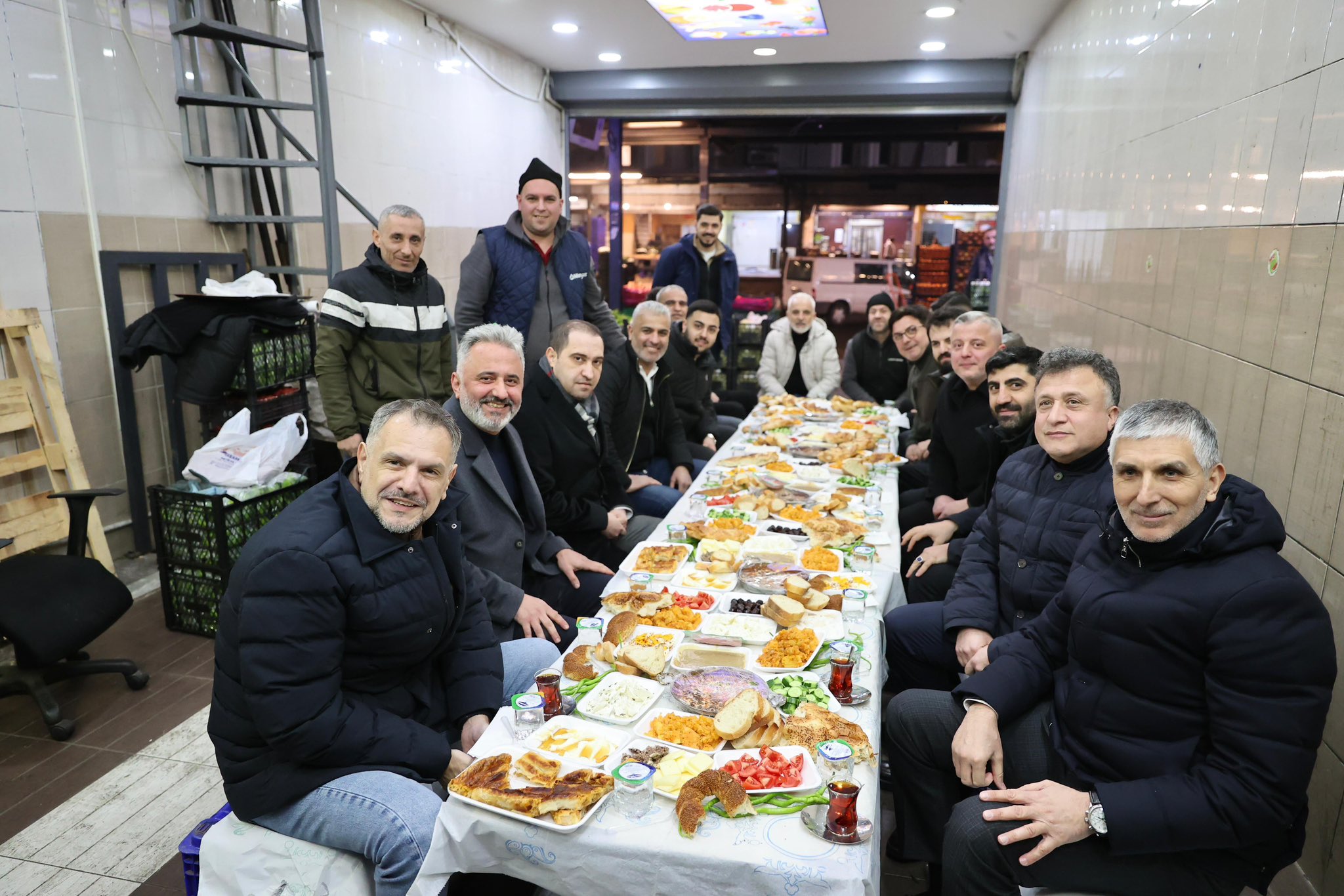 Bayrampaşa Hali’nde Son Sahur Buluşması: Esnafla Gönül Sofrasında Bir Araya Gelindi