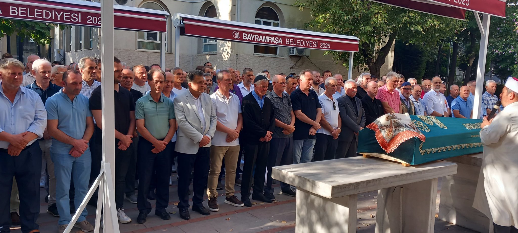 Suat Çelik’in kıymetli annesi Kadriye Çelik hanımefendiyi bugün ebediyete uğurladık.