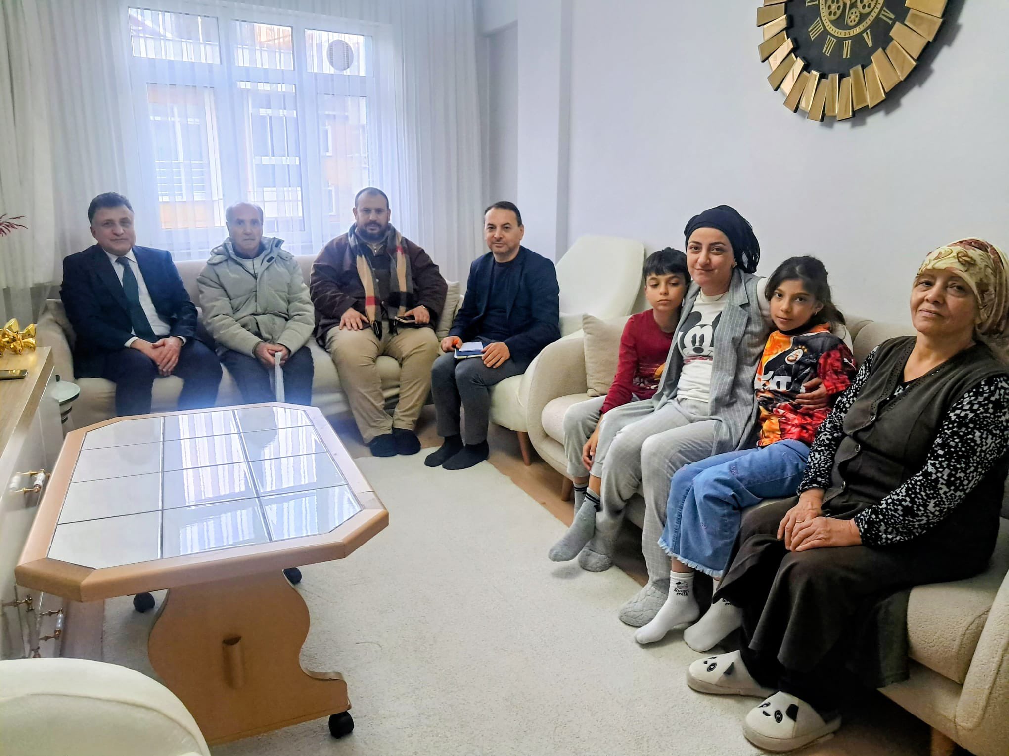 Bayrampaşa’da “Gönül Sofrası” Buluşması: Ramazan Bereketi Hanelerde Paylaşıldı