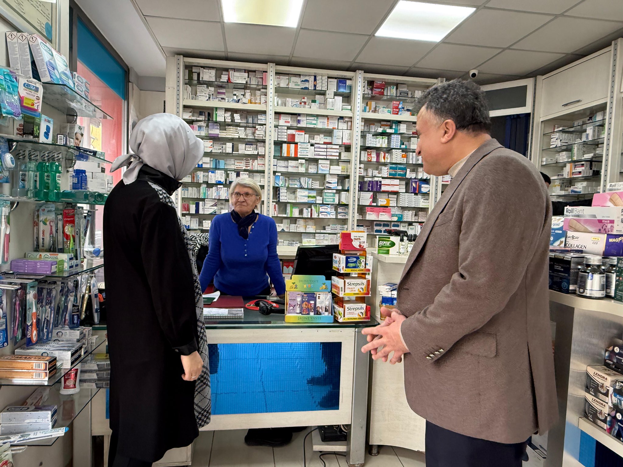 Milletvekili Rabia İlhan ile Bayrampaşa’da Esnaf ve Eczacı Ziyareti