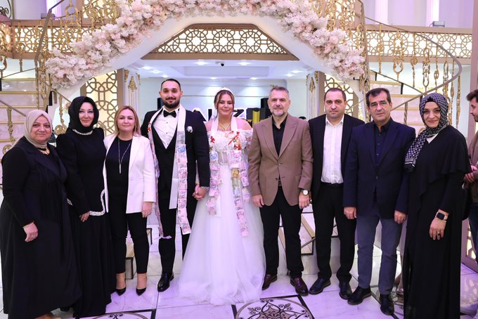 Önceki dönem AK Parti İlçe Başkan Yardımcımız Fatma Karcıoğlu ve Mehmet Karcıoğlu’nun oğulları Özgür Taha ile Nevzat ve İsmail Demirbaş’ın güzel kızları Deniz’in  düğün törenlerine katıldık.