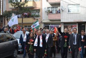 KOSOVA VE BOSNA'DAN BAYRAMPAŞA'YA GELEN R.T. ERDOĞAN SEVDALILARI!